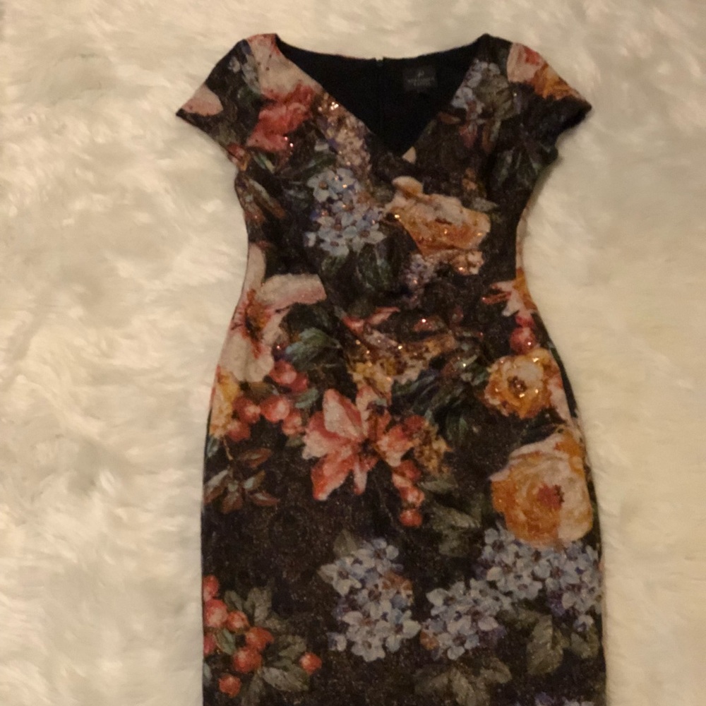 Dress - Picture 7 of 7